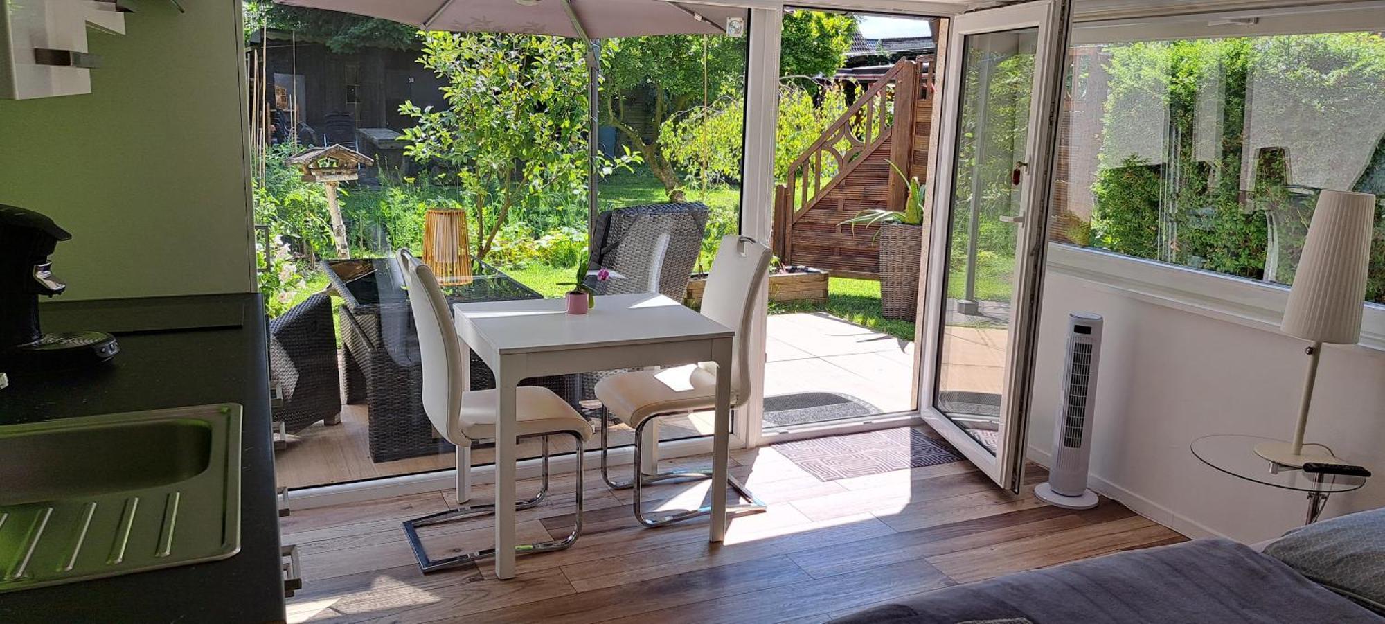 All-In-One Apartment Mit Eigener Sonnenterrasse Im Garten Dusseldorf Exterior photo